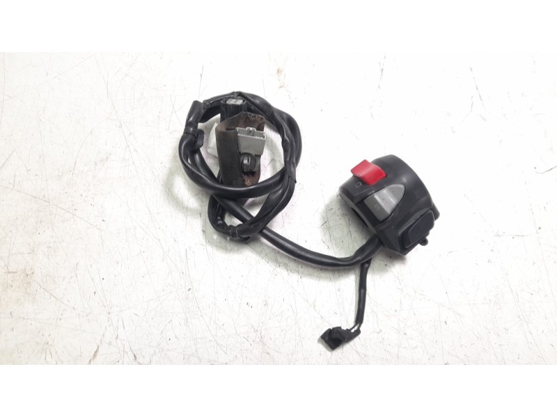 Recambio de piña luces derecha para honda x-adv x-adv referencia OEM IAM 35130MKHD01  
