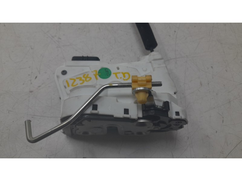 Recambio de cerradura puerta trasera derecha para mg zs 1.5 hybrid+ referencia OEM IAM 11095998  