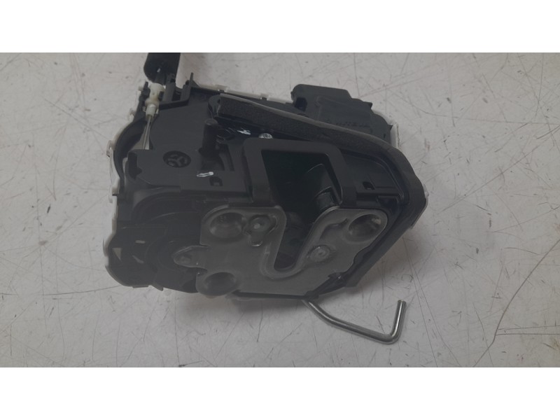 Recambio de cerradura puerta trasera derecha para mg zs 1.5 hybrid+ referencia OEM IAM 11095998  