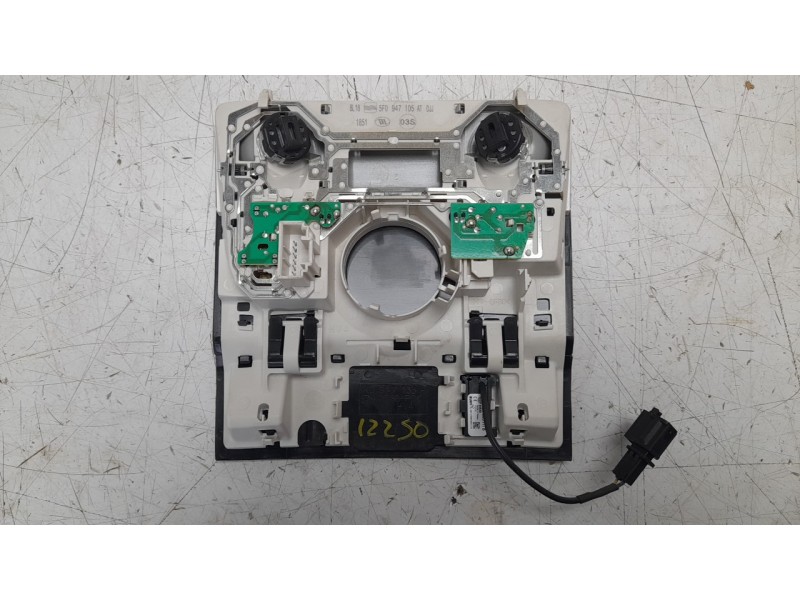 Recambio de luz interior para seat leon (5f1) 1.5 tsi referencia OEM IAM 5F0947105ATDJJ  