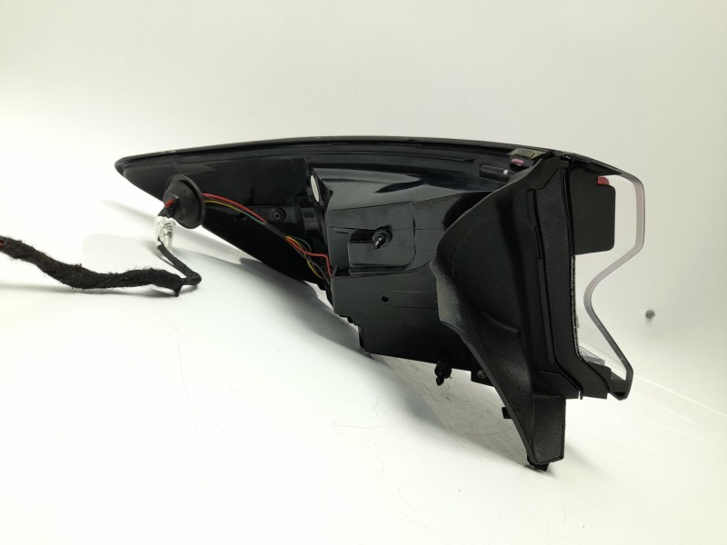 Recambio de piloto trasero derecho para ford kuga iii (dfk) 2.5 fhev referencia OEM IAM LV4B13404BF  103F10800770