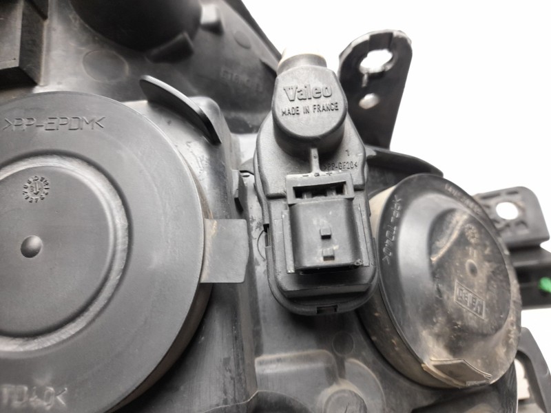 Recambio de faro izquierdo para renault clio iii (br0/1, cr0/1) 1.5 dci (br17, cr17) referencia OEM IAM 260607570R  10119461002/