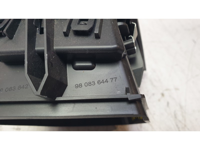 Recambio de aireador derecho para peugeot expert autobús (v_) 1.6 bluehdi 115 referencia OEM IAM 9808364477  