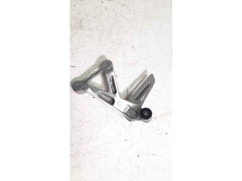 Recambio de estribera derecha para honda cbr 500r cbr 500 r referencia OEM IAM 50715MJWJ00  