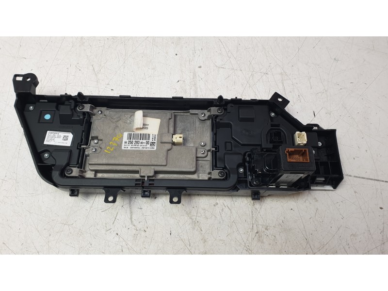 Recambio de pantalla multifuncion para citroën c4 picasso ii 1.6 bluehdi 120 referencia OEM IAM 9831652880  