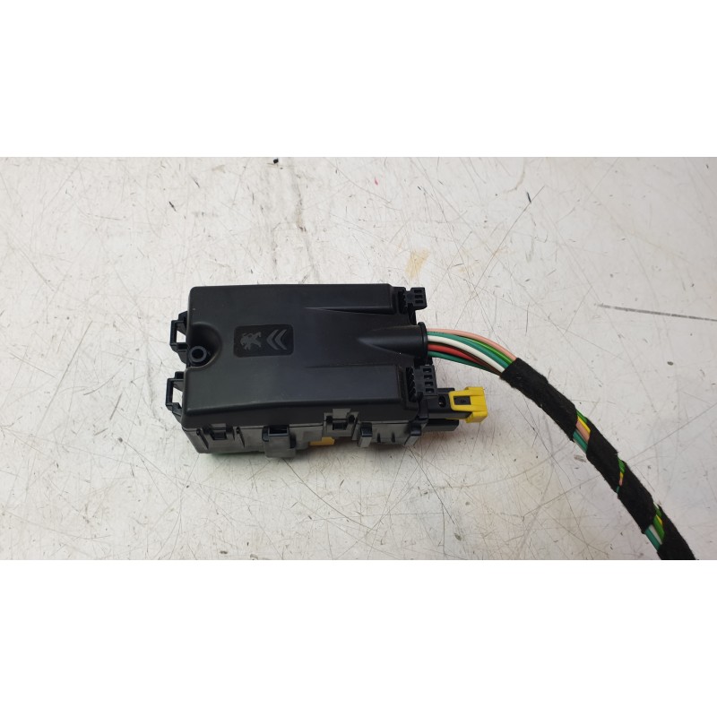 Recambio de caja reles / fusibles para peugeot expert autobús (v_) 1.6 bluehdi 115 referencia OEM IAM 9806192580  