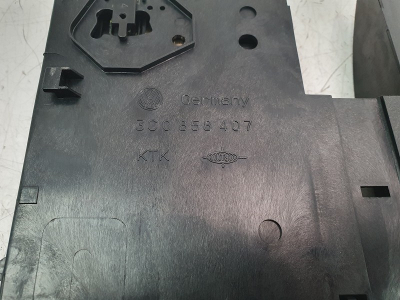 Recambio de guantera para volkswagen passat b6 variant (3c5) 2.0 tdi referencia OEM IAM 3C0858407  