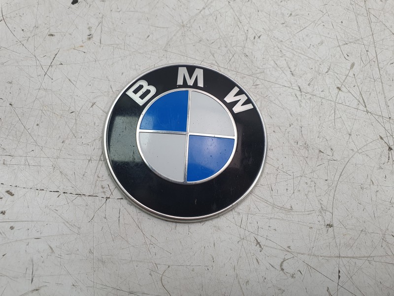 Recambio de emblema para bmw 1 (f40) 118 d referencia OEM IAM 728875204  