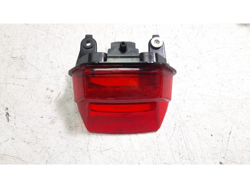 Recambio de piloto trasero central para honda crf crf 1100 l africa twin dct referencia OEM IAM 33701MKSE01  