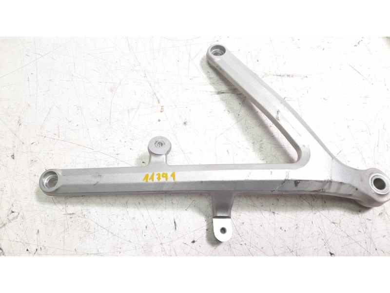 Recambio de soporte motor izquierdo para ktm 1290 super adventure wh 1290 super adventure wh referencia OEM IAM   