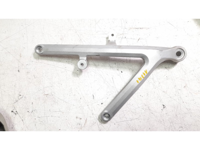 Recambio de soporte motor derecho para ktm 1290 super adventure wh 1290 super adventure wh referencia OEM IAM 6190300510001  