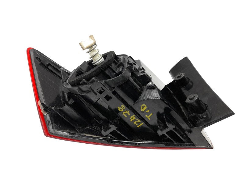 Recambio de piloto trasero derecho para seat ateca (kh7, khp) 1.5 tsi referencia OEM IAM 575945208D  