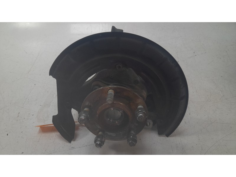 Recambio de mangueta delantera izquierda para mazda 3 sedán 2.5 e-skyactiv-g referencia OEM IAM BCKA33031  