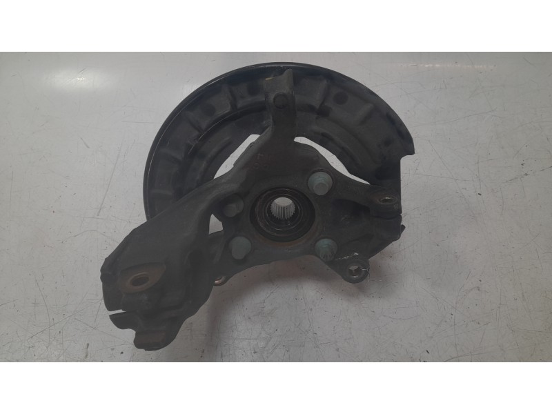 Recambio de mangueta delantera izquierda para mazda 3 sedán 2.5 e-skyactiv-g referencia OEM IAM BCKA33031  