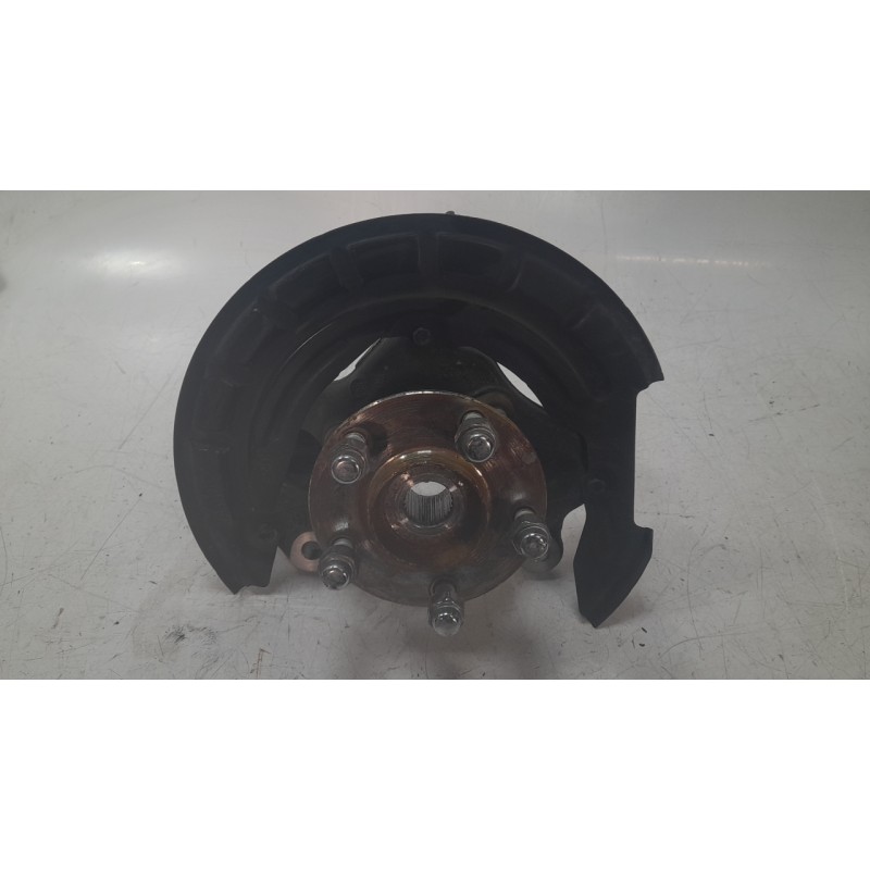 Recambio de mangueta delantera derecha para mazda 3 sedán 2.5 e-skyactiv-g referencia OEM IAM BDHW33021  