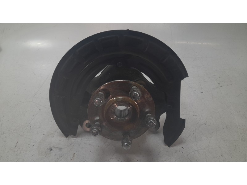 Recambio de mangueta delantera derecha para mazda 3 sedán 2.5 e-skyactiv-g referencia OEM IAM BDHW33021  