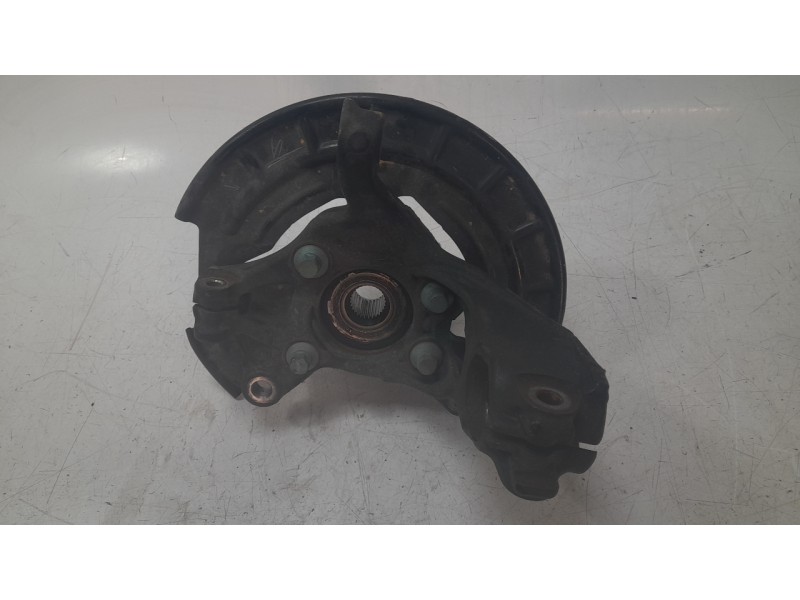 Recambio de mangueta delantera derecha para mazda 3 sedán 2.5 e-skyactiv-g referencia OEM IAM BDHW33021  