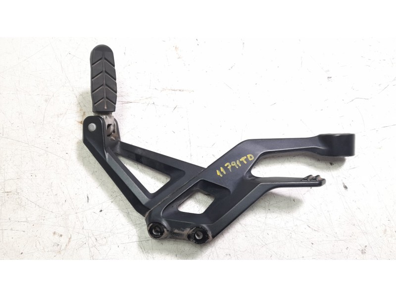 Recambio de estribera derecha para ktm 1290 super adventure wh 1290 super adventure wh referencia OEM IAM 61903049000C1  