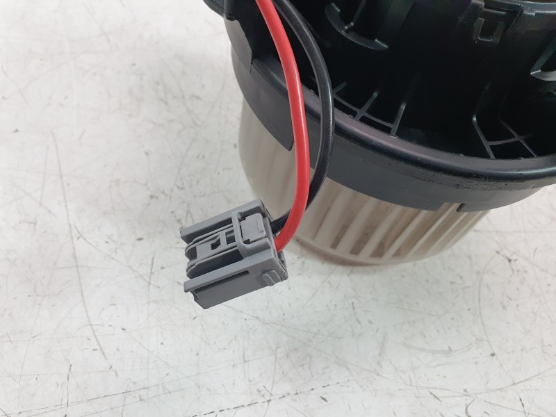 Recambio de ventilador calefaccion para ford kuga iii (dfk) 2.5 fhev referencia OEM IAM 2587601  