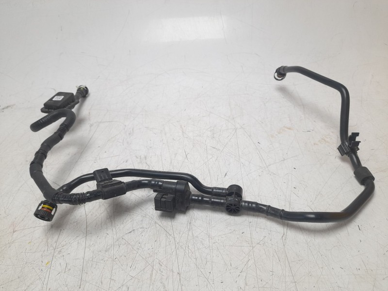 Recambio de tubo combustible salida para seat ateca (kh7, khp) 1.5 tsi referencia OEM IAM 04E133277F  