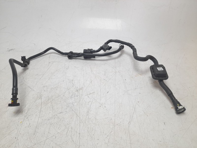 Recambio de tubo combustible salida para seat ateca (kh7, khp) 1.5 tsi referencia OEM IAM 04E133277F  