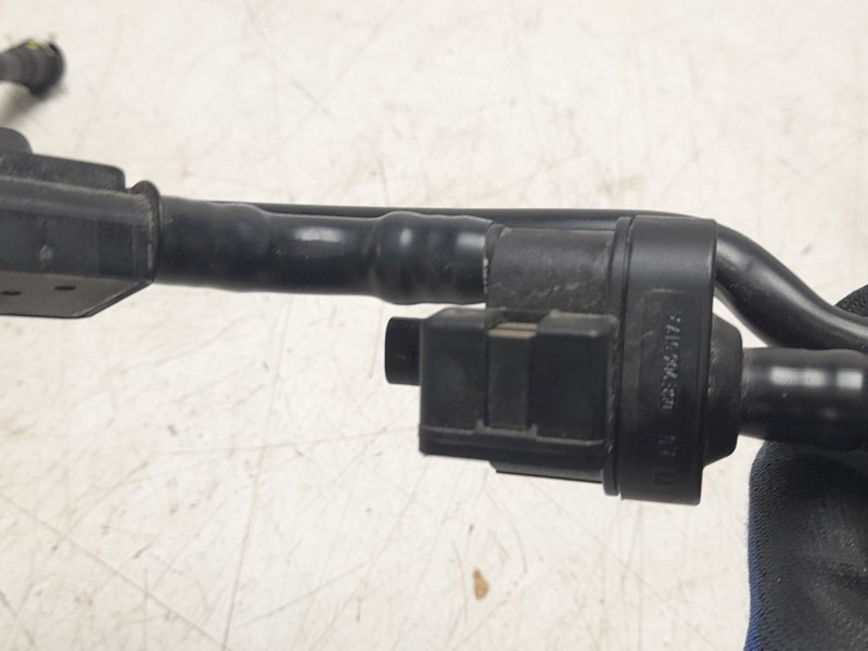 Recambio de tubo combustible salida para seat ateca (kh7, khp) 1.5 tsi referencia OEM IAM 04E133277F  