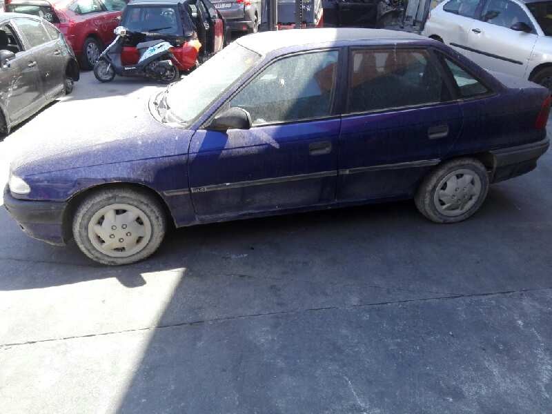 opel astra f berlina del año 1995