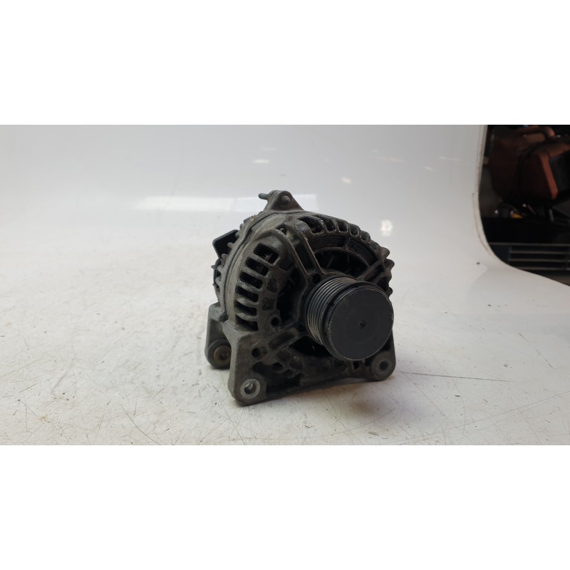Recambio de alternador para renault clio iii (br0/1, cr0/1) 1.5 dci (br17, cr17) referencia OEM IAM 8200390675 0124425037 ALF620