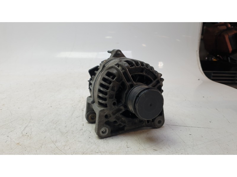 Recambio de alternador para renault clio iii (br0/1, cr0/1) 1.5 dci (br17, cr17) referencia OEM IAM 8200390675 0124425037 ALF620