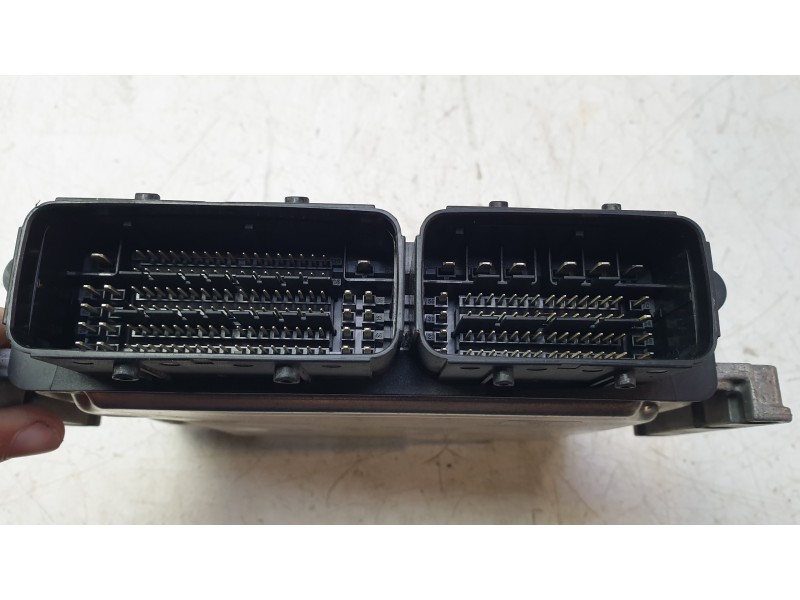 Recambio de centralita motor uce para citroën c4 picasso ii 1.6 bluehdi 120 referencia OEM IAM 9825318180  