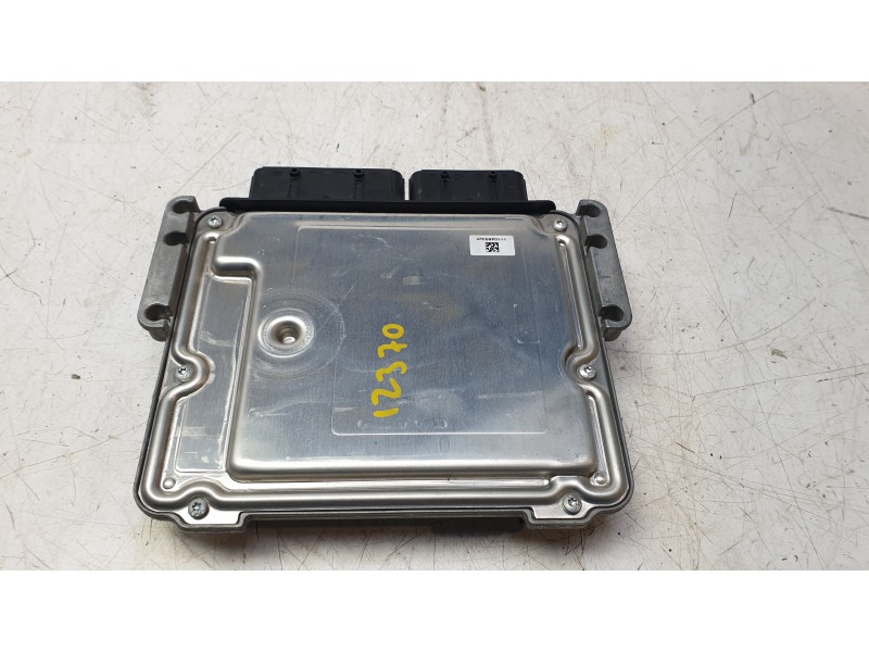 Recambio de centralita motor uce para citroën c4 picasso ii 1.6 bluehdi 120 referencia OEM IAM 9825318180  