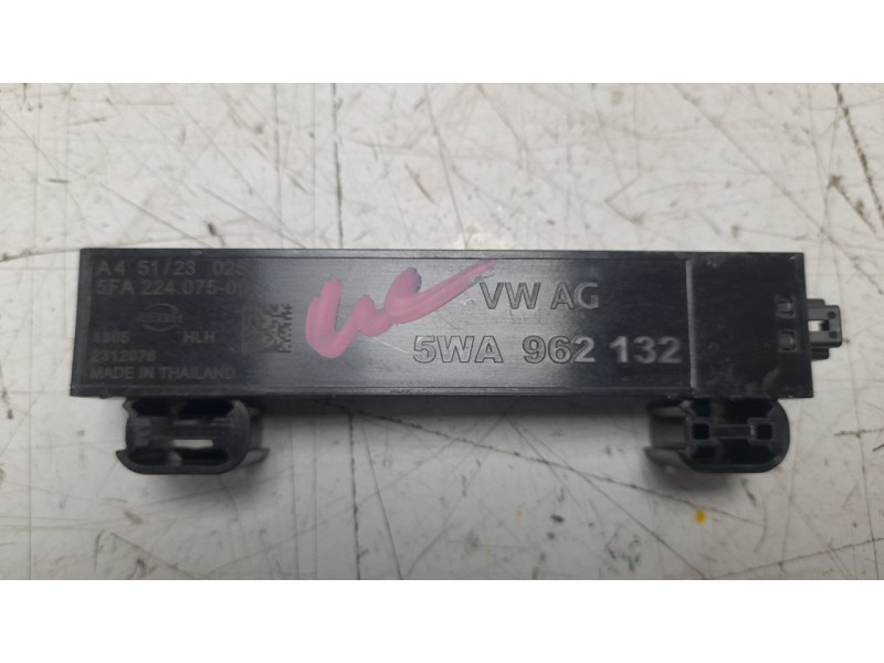 Recambio de antena para audi a3 sportback (8ya, 8yf) 30 tdi referencia OEM IAM 5WA962132  