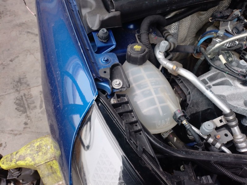 Recambio de faro derecho para mitsubishi colt referencia OEM IAM   