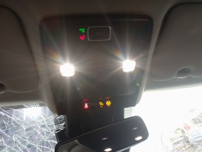 Recambio de luz interior para mitsubishi colt referencia OEM IAM   