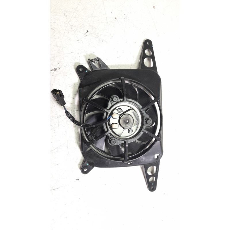 Recambio de electroventilador para triumph street triple 765 rs street triple 765 rs referencia OEM IAM T2101744  