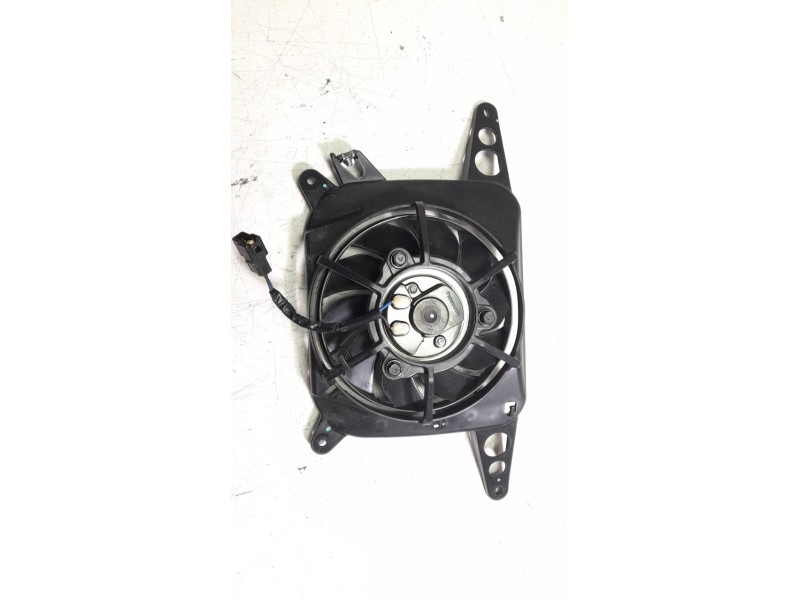 Recambio de electroventilador para triumph street triple 765 rs street triple 765 rs referencia OEM IAM T2101744  