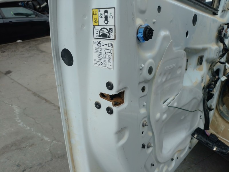 Recambio de cerradura puerta delantera izquierda para dacia duster iii eco-g 100 essential referencia OEM IAM   