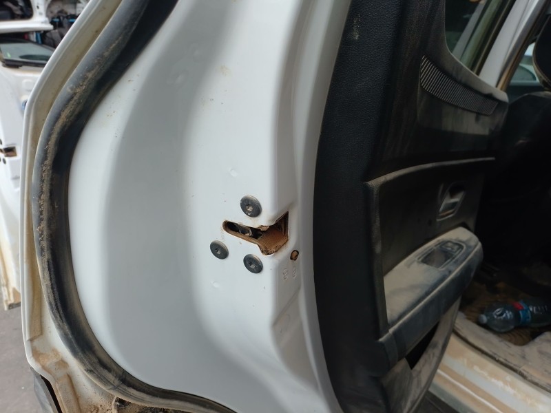 Recambio de cerradura puerta trasera izquierda para dacia duster iii eco-g 100 essential referencia OEM IAM   