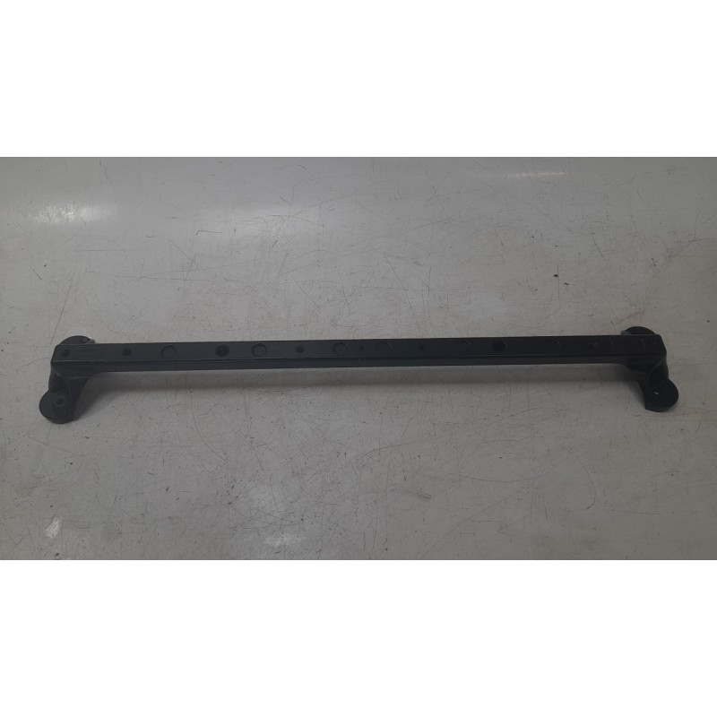 Recambio de travesaño superior para porsche cayman (typ 981c) gt4 referencia OEM IAM 9P1804471  