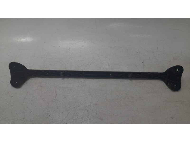 Recambio de travesaño superior para porsche cayman (typ 981c) gt4 referencia OEM IAM 9P1804471  