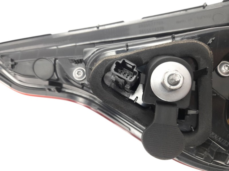 Recambio de piloto trasero izquierdo interior para mitsubishi colt referencia OEM IAM 265551147R  