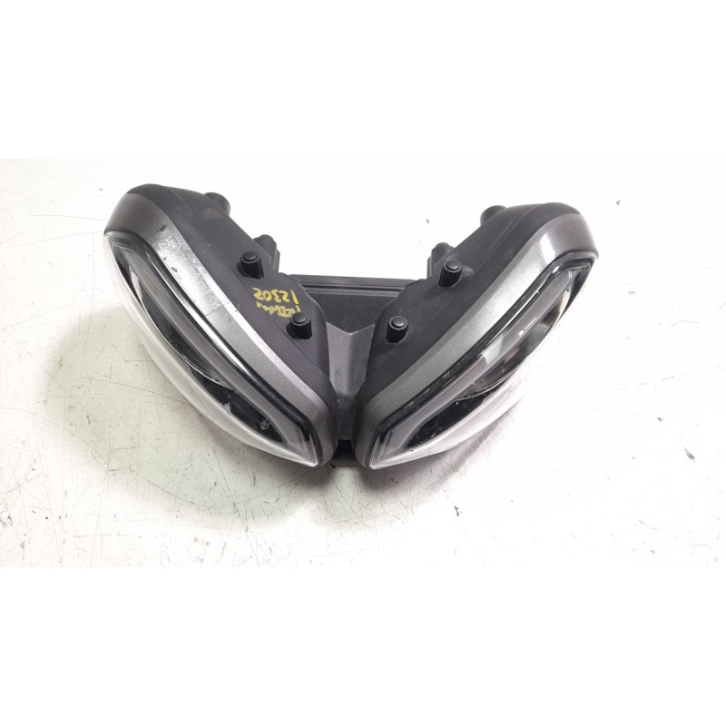 Recambio de faro delantero para triumph street triple 765 rs street triple 765 rs referencia OEM IAM T2701141  