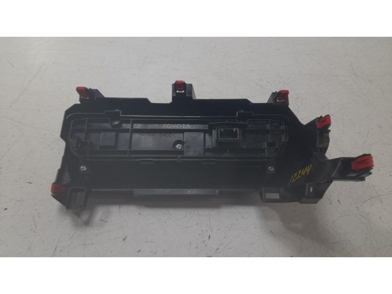 Recambio de mando climatizador para toyota yaris (_p21_, _pa1_, _ph1_) 1.5 (mxpa11) referencia OEM IAM 55900K0010  