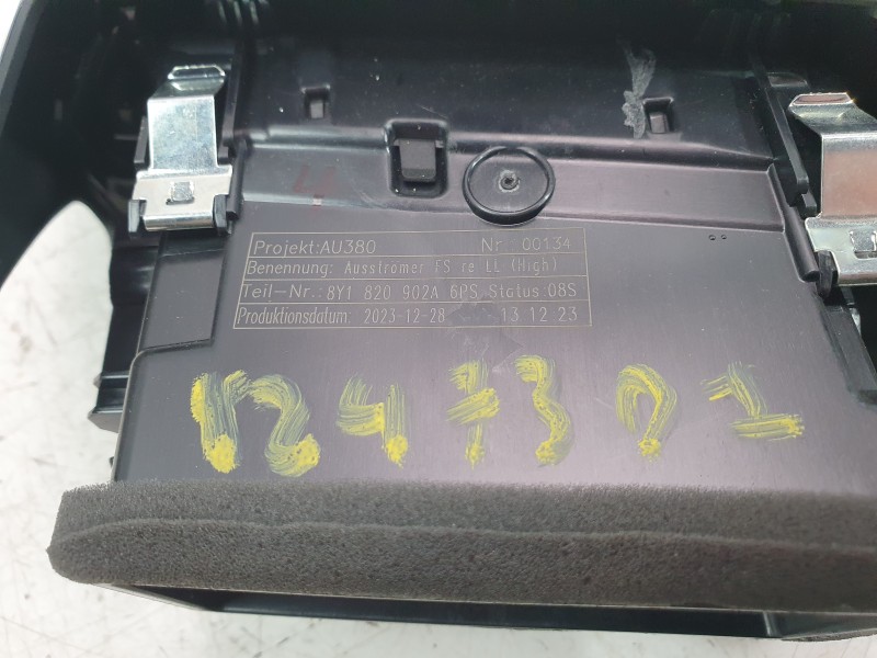 Recambio de rejilla aireadora para audi a3 sportback (8ya, 8yf) 30 tdi referencia OEM IAM 8Y1820902A  