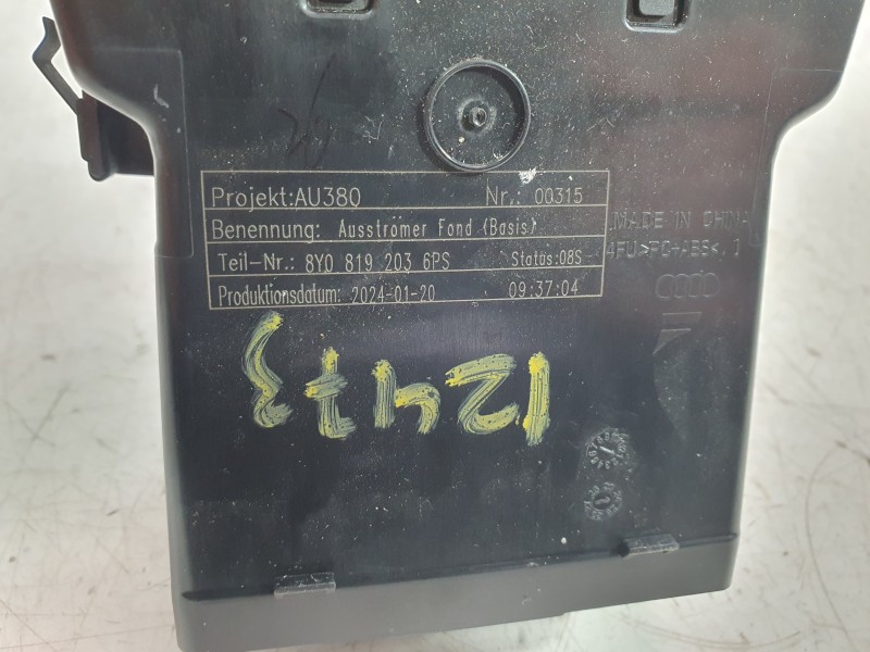 Recambio de rejilla aireadora para audi a3 sportback (8ya, 8yf) 30 tdi referencia OEM IAM 8Y0819203  