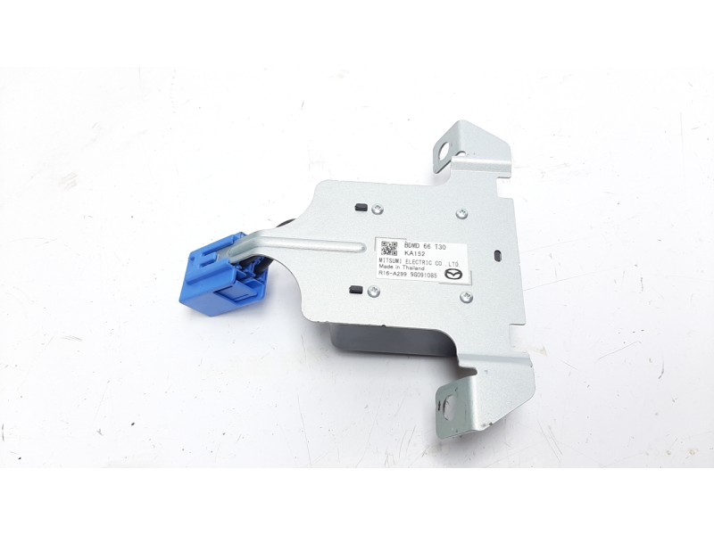 Recambio de antena para mazda 3 berlina (bp) referencia OEM IAM BDMD66T30  