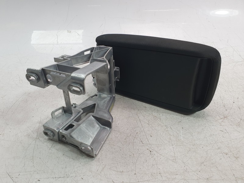 Recambio de apoyabrazos central para audi a3 sportback (8ya, 8yf) 30 tdi referencia OEM IAM 8Y0864283A  