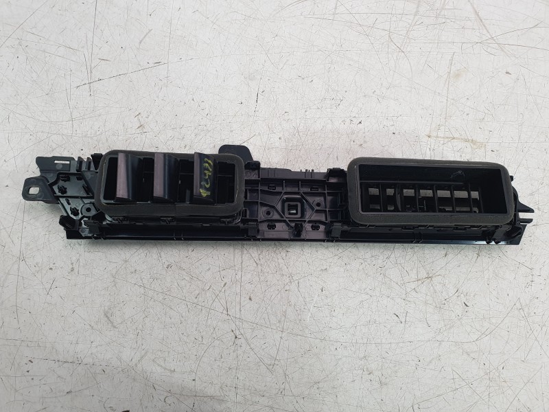 Recambio de rejilla aireadora para audi a3 sportback (8ya, 8yf) 30 tdi referencia OEM IAM 8Y1820951A  