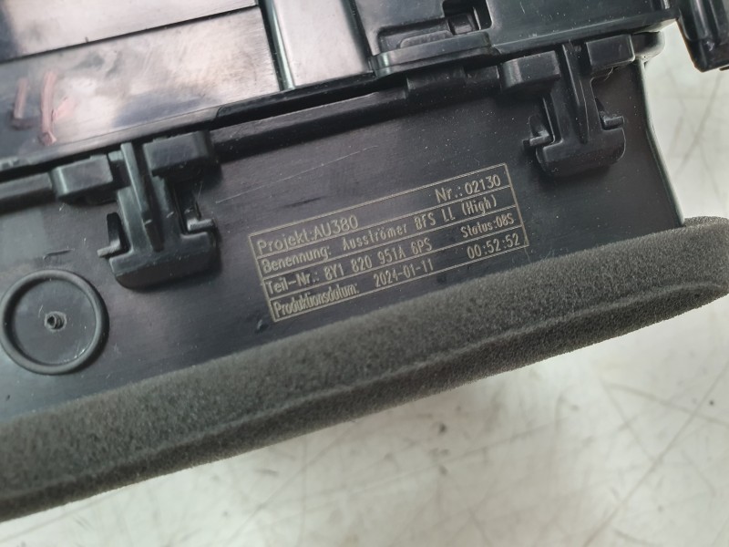 Recambio de rejilla aireadora para audi a3 sportback (8ya, 8yf) 30 tdi referencia OEM IAM 8Y1820951A  