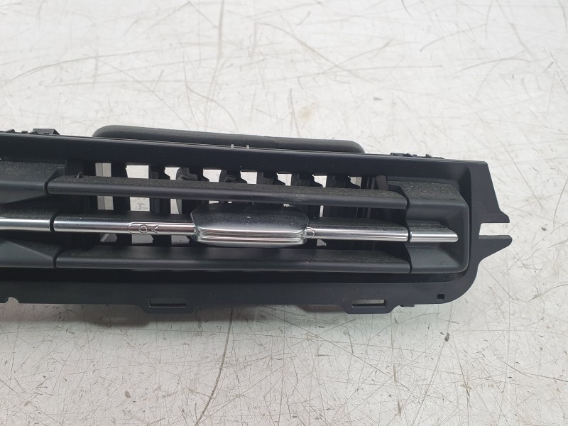 Recambio de rejilla aireadora para audi a3 sportback (8ya, 8yf) 30 tdi referencia OEM IAM 8Y1820951A  